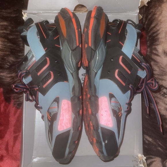 Balenciaga - Picture 7 of 9